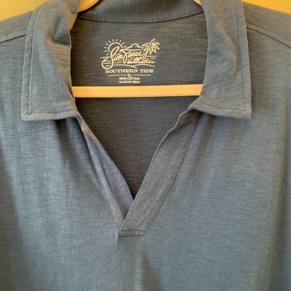 Southern Tide NWT Vneck collared shirt Size XL - Picture 3 of 3